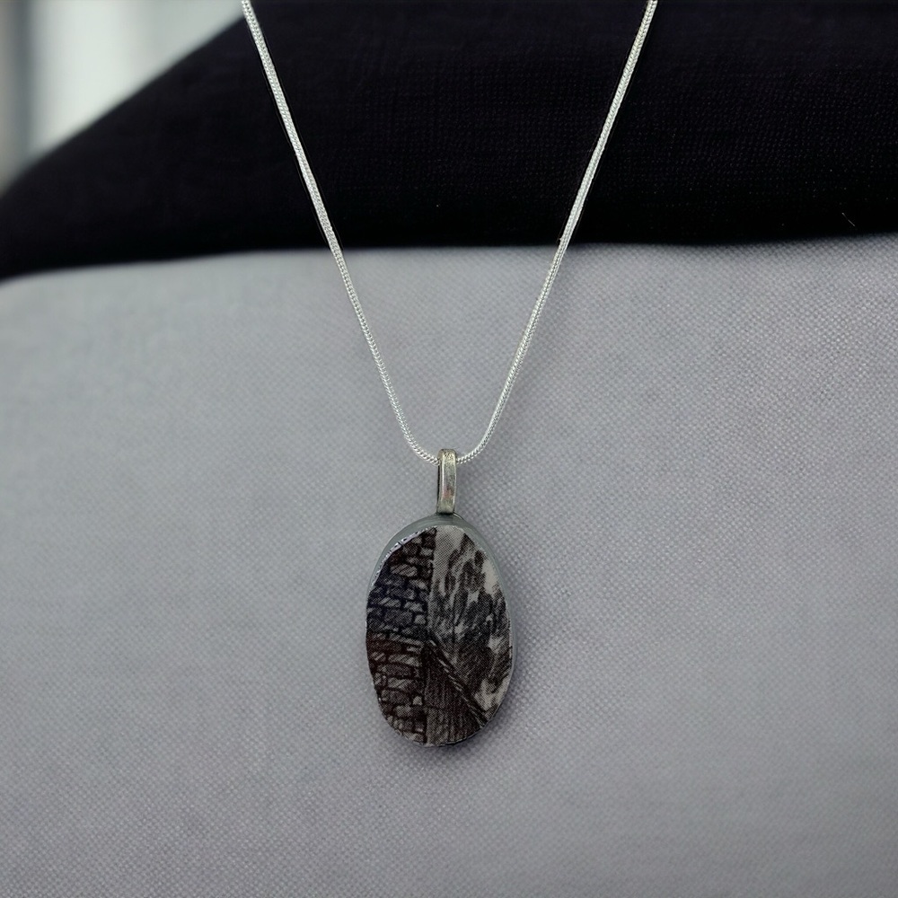 One of a kind broken china necklace - Picture 4 of 11